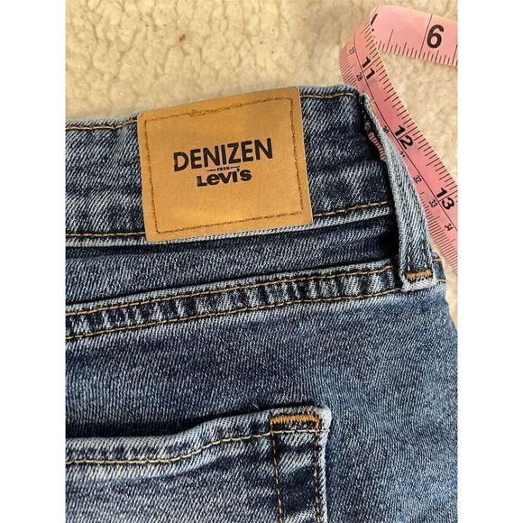 DENIZEN Levi's Women's High Rise Cut-Off Denim Shorts W30 Blue Distressed - Picture 9 of 11